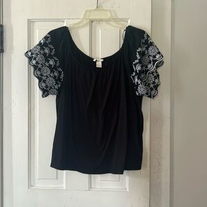 h&m black tee